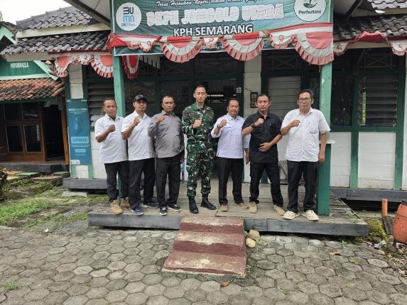 Koordinasi Sinergitas Perhutani KPH Semarang dan Kodim Demak untuk Pembuatan Marshalling Area Bataly