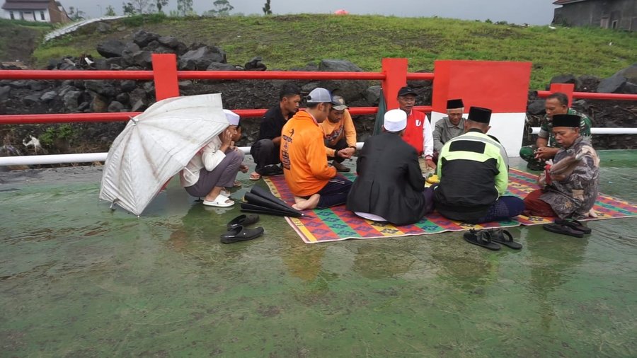 Warga Kutabawa Gelar Syukuran Jembatan Merah Putih