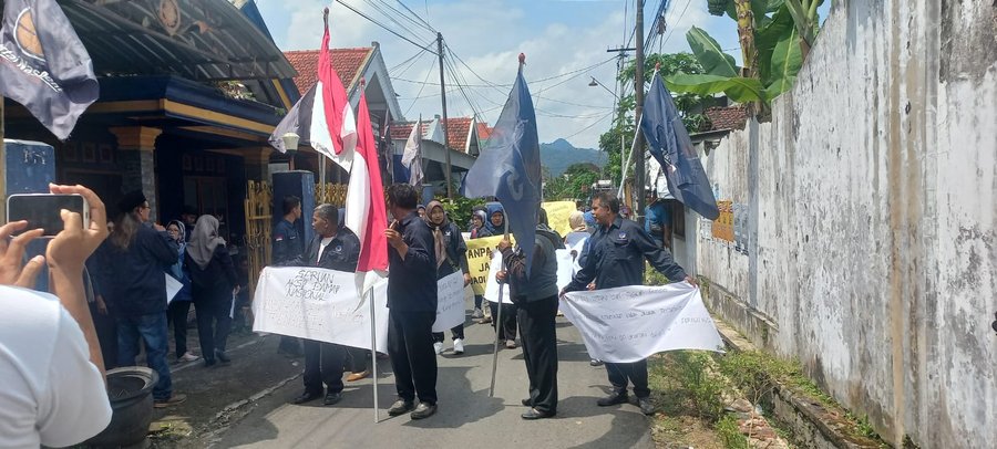 NasDem Trenggalek Gelar Aksi Damai Serentak, Tolak Isu Merger dan Desak Sanksi untuk Tempo