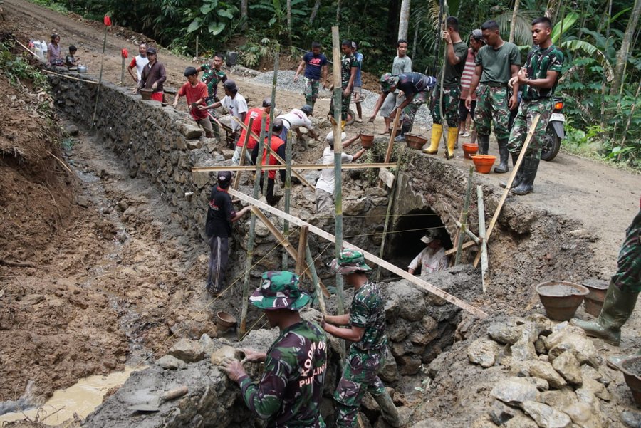 Di Balik Kerasnya Beton, Ada Semangat Gotong Royong TMMD Reguler ke-128 Kodim 0702-Purbalingga