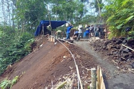 Pembangunan Jembatan Gantung D