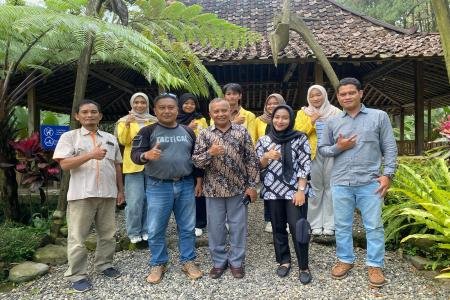 Perhutani KPH Semarang Libatkan Mahasiswa UNNES dalam Pembelajaran Man