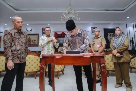 Pemkab Trenggalek dan PT SMI teken akt