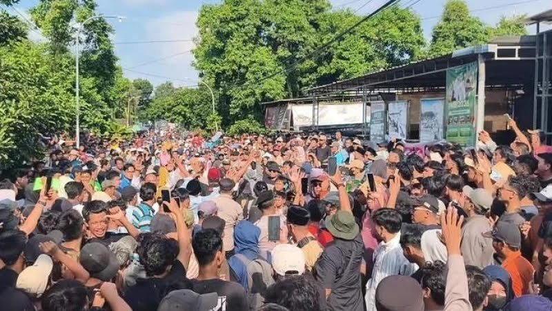 Warga Kepung Pesantren di Pati, Desak Usut Dugaan Predator Seksual Berkedok Pengasuh