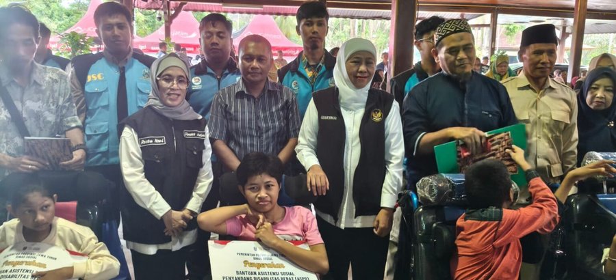Gubernur jatim ibu khofifah Salurkan Bantuan Sosial untuk 350 Warga Tulungagung, Plt Bupati Ahmad Ba