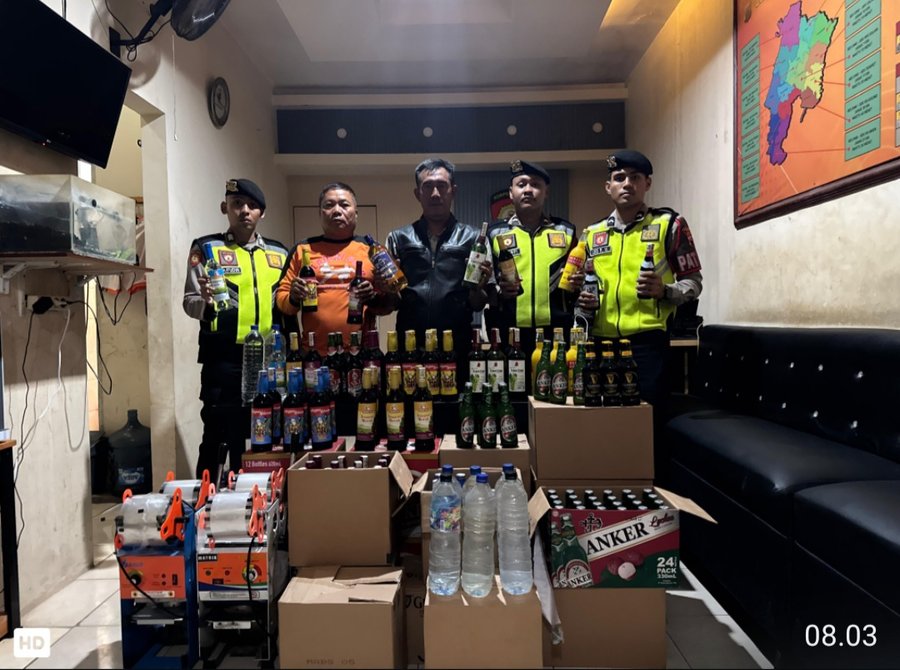 Polres Demak Sita 324 Botol Miras dalam Razia Tiga Kecamatan