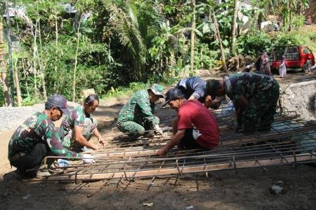 Rangkaian Besi Kokohkan Cor Jembatan D
