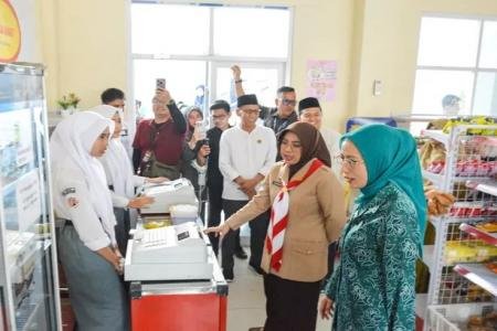 Ketua TP PKK Banten Hadir di SMKN 1 Ra