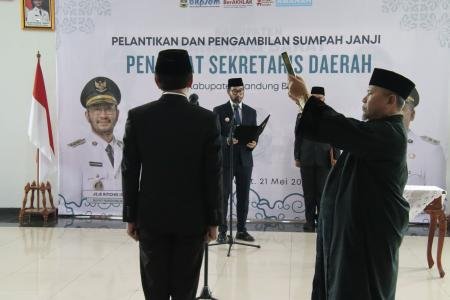 R ERISKA HENDRAYANA DILANTIK JADI PENJ