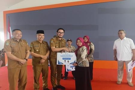 Penyerahan Insentif RTRW Kabupaten Ban