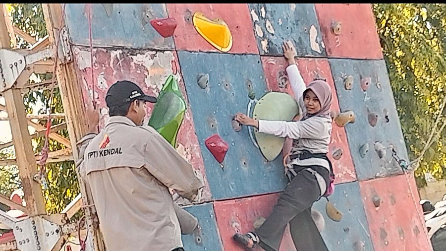 Spiderwoman Indonesia Turun Gunung ke Kendal, Ungkap Rahasia Menembus Panggung Dunia