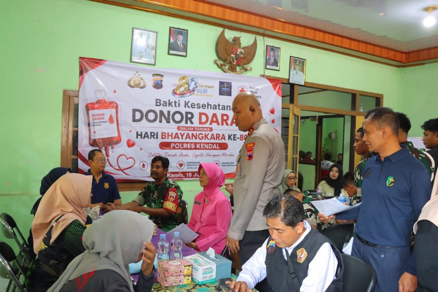 Tak Sekadar Seremonial, HUT Bhayangkara ke-80 di Kendal Diisi Donor Darah dan Bansos untuk Warg