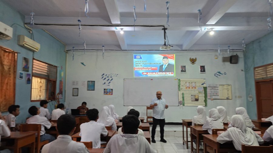 Di Hadapan Pelajar SMAN 1 Kendal, Raja Faisal Ingatkan Nilai Kebangsaan di Era Digital
