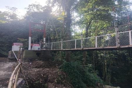 Pembangunan Jembatan Gantung Desa Serang Capai Tahap Finishing Akses W