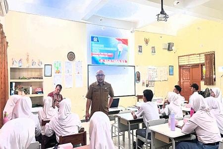 Di Hadapan Pelajar SMAN 1 Kendal Raja 