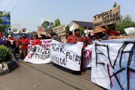 Doa dan Aksi Damai Warnai Penolakan Ta