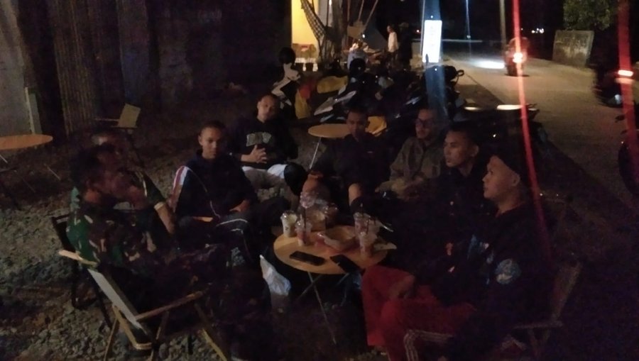 Komsos Malam, Babinsa Berikan Imbauan Bahaya Narkoba kepada Para Pemuda