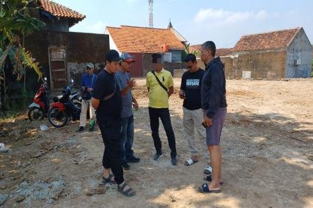 Pengurukan Lahan di Kelurahan Karangke