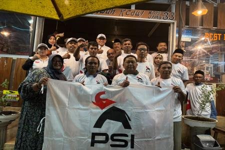 BAGI ATRIBUT DAN TERIMA KADER BARU