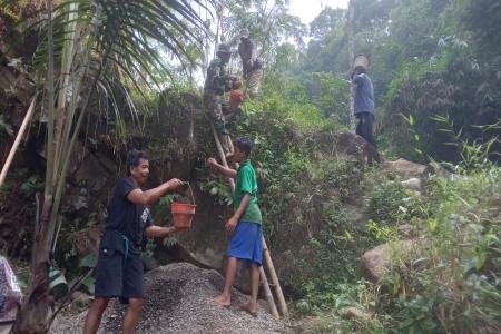 SEMANGAT GOTONG ROYONG WARNAI PEMB