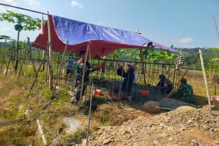 TNI dan Warga Gotong Royong Ba