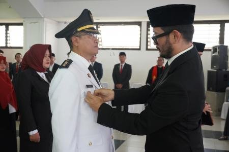 Mantan Kabid Kesbangpol Jaja Resmi Dilantik Jadi Camat Cikalong  Wetan