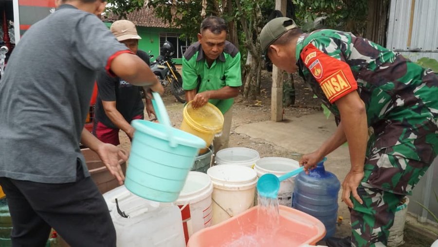 Kodim Purbalingga Distribusikan Air Bersih Untuk Warga Terdampak Kekeringan