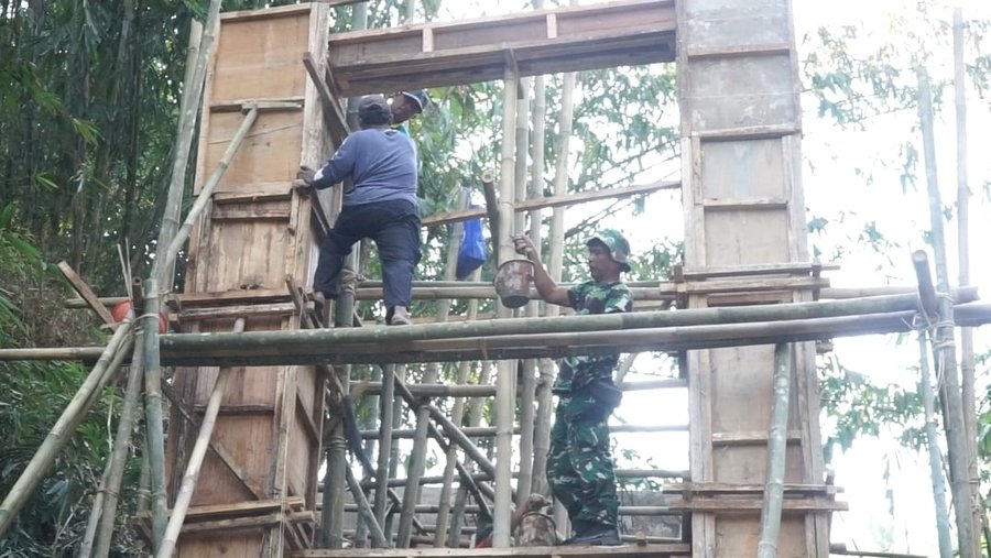TNI dan Warga Kebut Penguatan Pondasi Desa Serayularangan