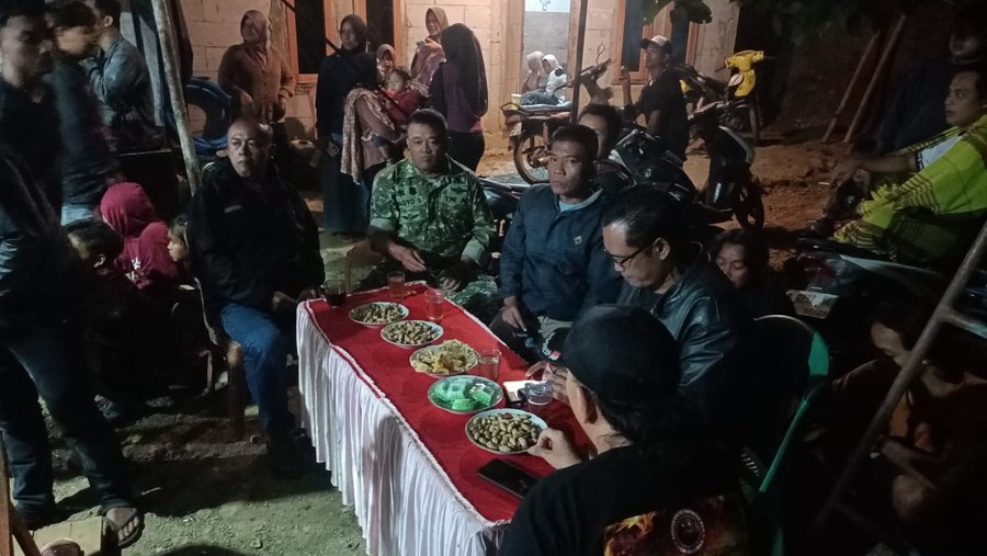 Hadirkan Rasa Aman, Aksi Nyata Babinsa Kejobong Menyapa dan Mendengar Aspirasi Warga Desa Tetel