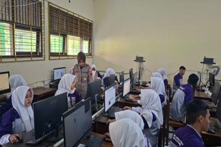 Belajar AI Pelajar SMK Negeri 2 Demak 