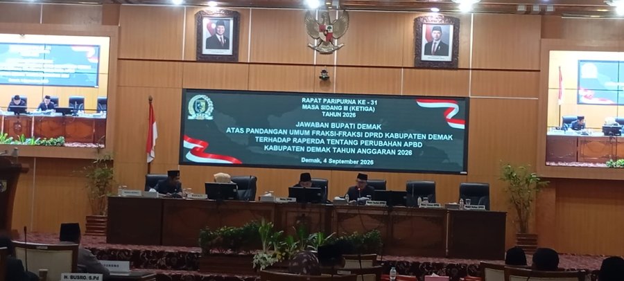 BUPATI DEMAK JAWAB PANDANGAN UMUM FRAKSI DALAM PARIPURNA KE-31, BAHAS PERUBAHAN APBD 2026