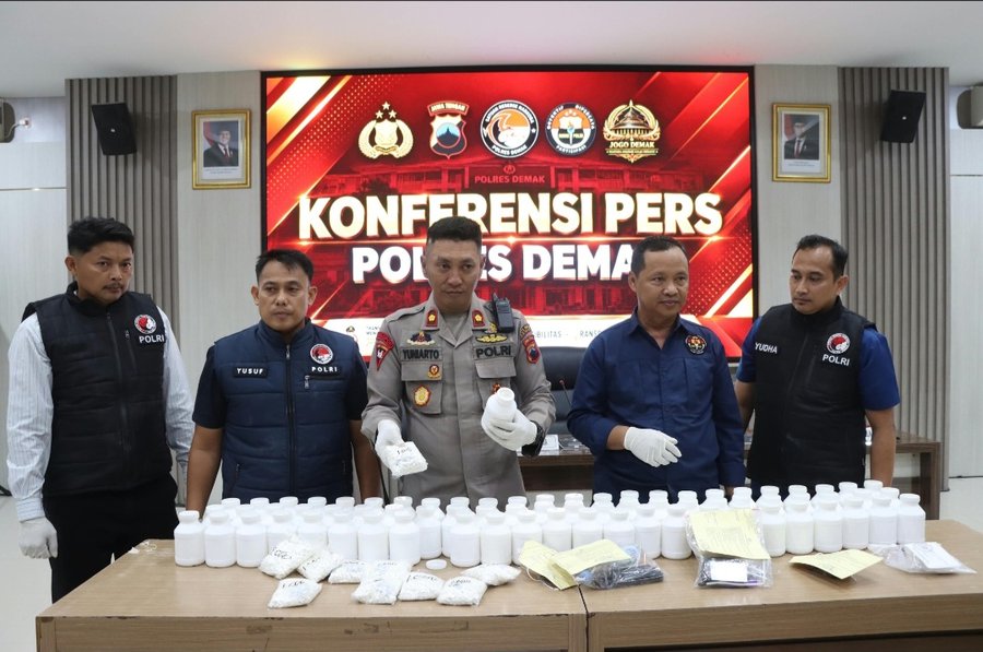 Polres Demak Ungkap 8 Kasus Narkoba, Sita 74.000 Pil