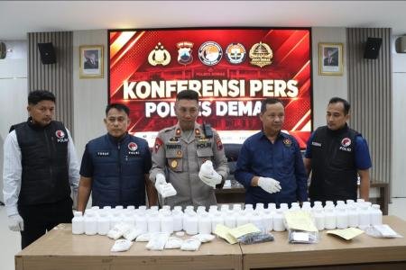 POLRES DEMAK UNGKAP 8 KASUS NARKOB