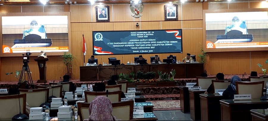 RAPAT PARIPURNA DPRD DEMAK KE-34 & KE-35 BAHAS JAWABAN BUPATI ATAS APBD 2027 DAN HASIL RESES DEWAN