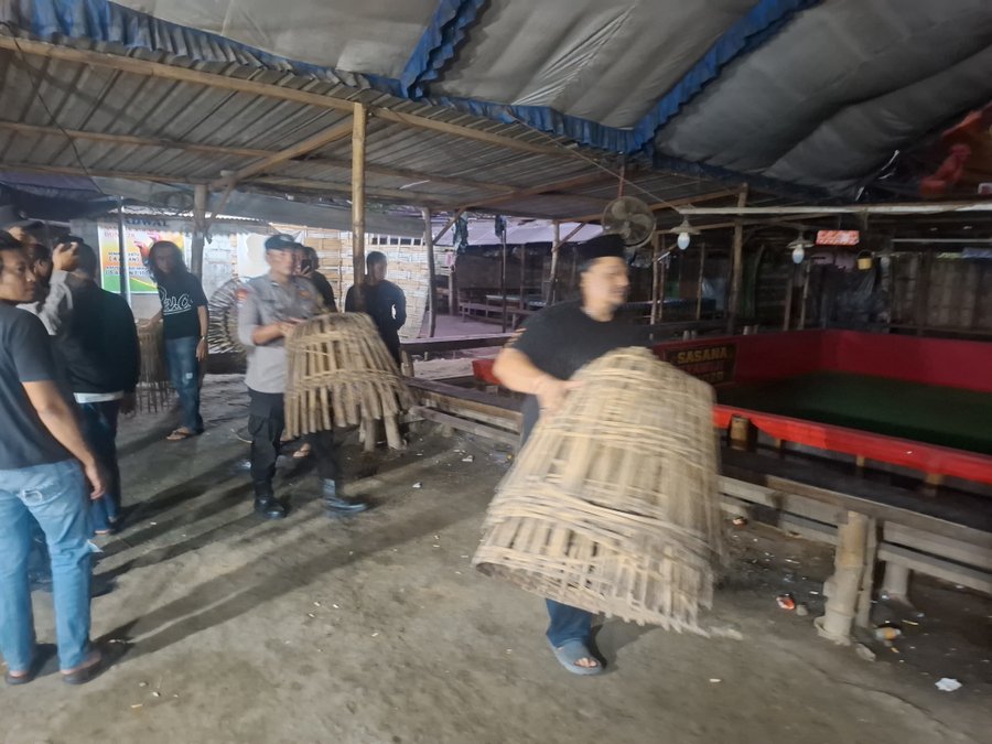 POLRES TULUNGAGUNG BONGKAR LOKASI PERJUDIAN SAMBUNG AYAM DAN DADU DI DESA BONO