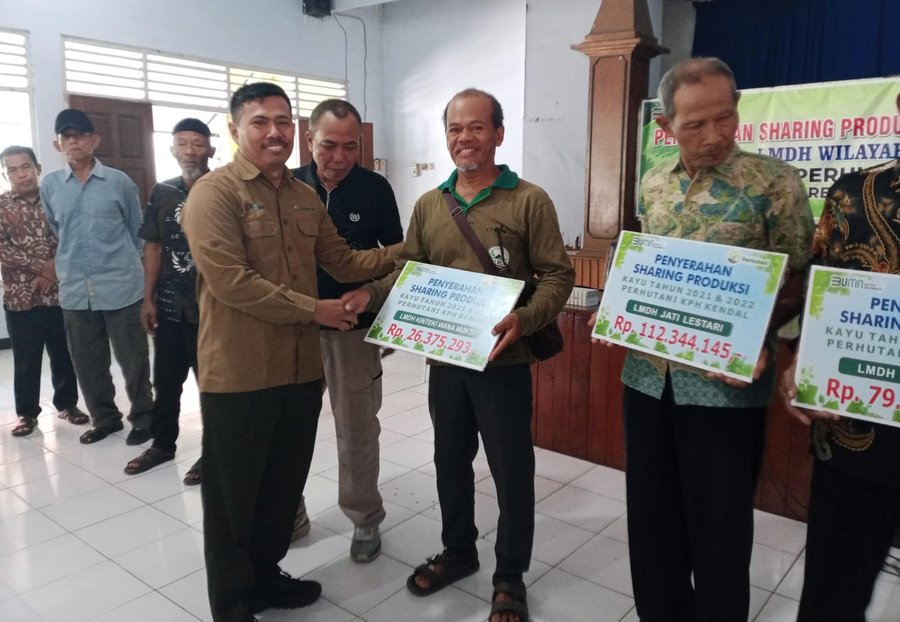 Perhutani Kendal Kucurkan Sharing Produksi Rp1,5 Miliar, LMDH Didorong Mandiri dan Jaga Kelestarian