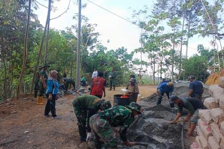 TMMD Kodim 0702Purbalingga Bangun Jalan Baru Desa Bantarbarang