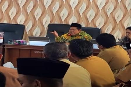 DESIL WARGA NAIK PAGUYUBAN KADES AUDIENSI DENGAN DPRD DEMAK