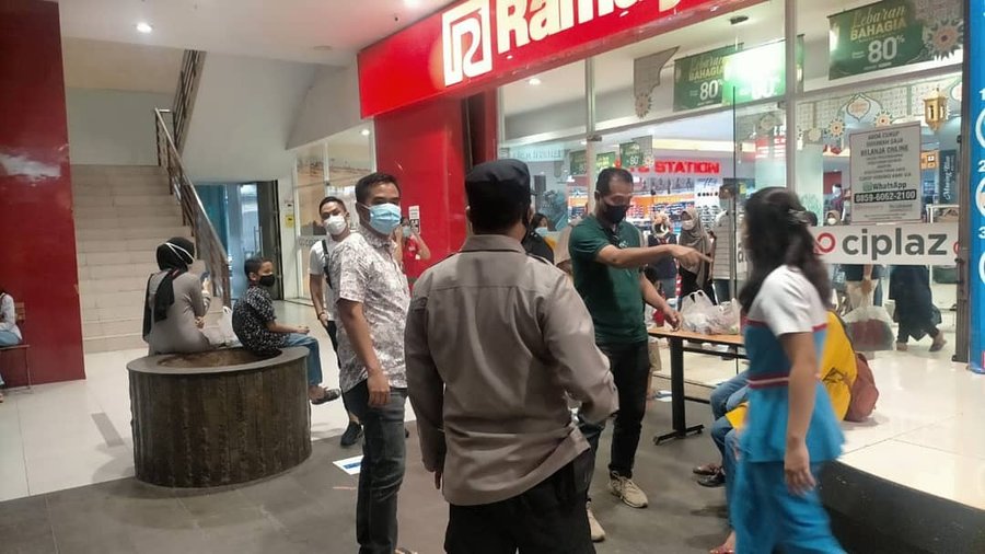 Cegah Kerumunan Di Pusat Perbelanjaan, Polres Cilegon Beri Himbauan Ke