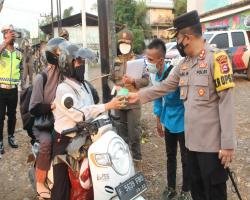Peringati May Day Polres Lebak bersama Serikat buruh  bagikan takjil d