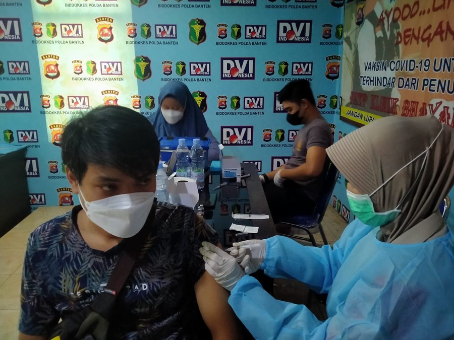 Cegah Penyebaran Covid 19, Polres Serang Kota Gelar Gerai Vaksinasi Co