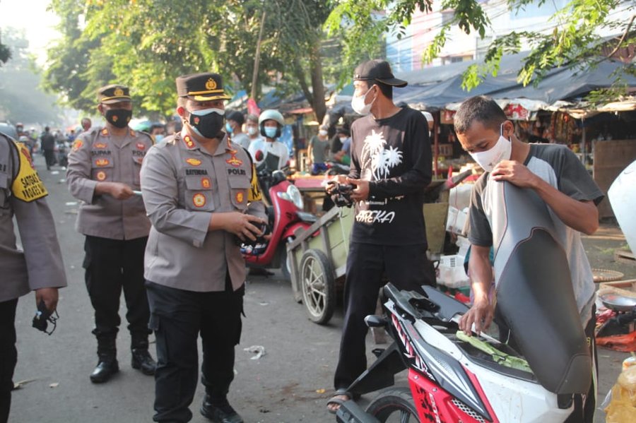 Kunjungi Pasar, Kapolres Lebak Ajak Pedagang Dan Pengunjung Pasar Ting
