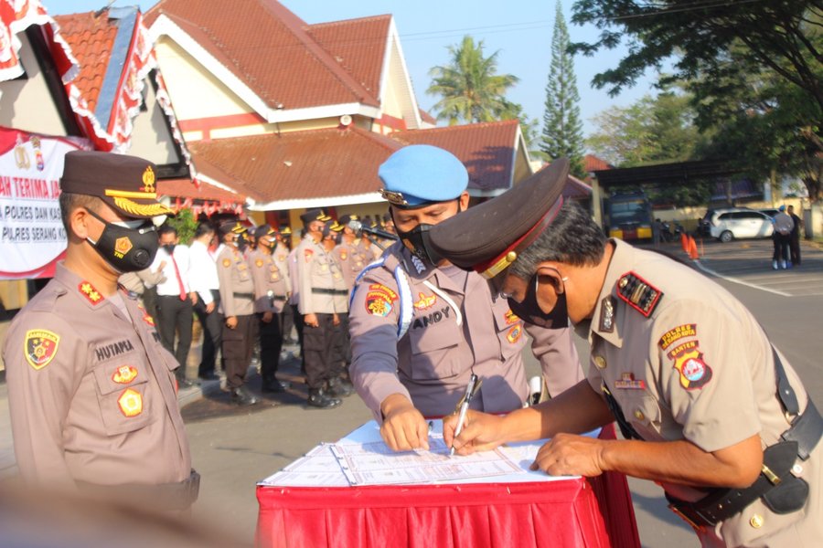 Wakapolres Dan Kasi Humas Polres Serang Kota Resmi Diserah Terimakan