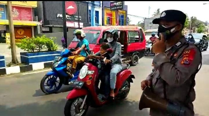 Ppkm Level 2, Sat Binmas Polres Lebak Polda Banten Bagikan Masker