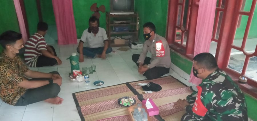 Polsek Mancak Bersama Koramil 0623) Monitoring Patroli Sambang.