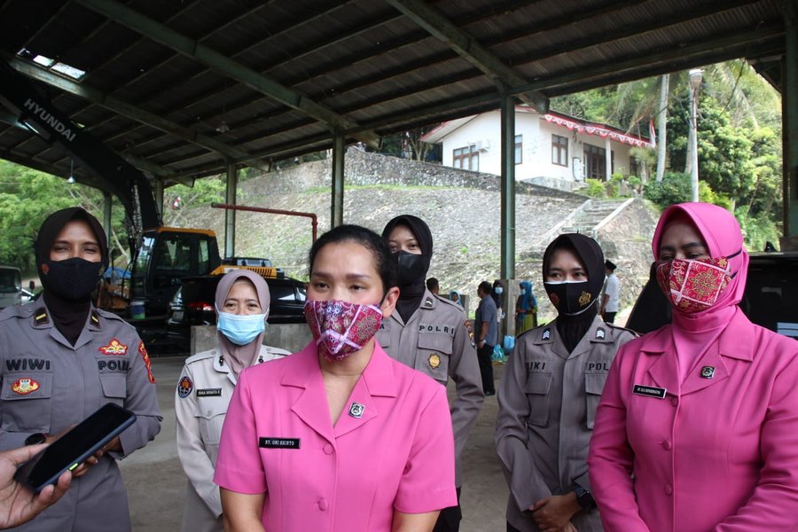Peringati Hut Polwan Ke 73, Polwan Bidhumas Polda Banten Bersama Ibu P