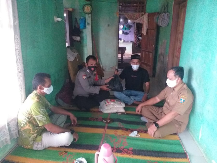 Bhabinkamtibmas Polsek Mancak Polres Cilegon, Kunjungi Warganya Yang T