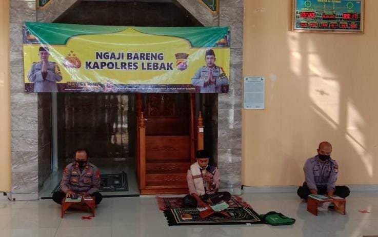 Pengajian Rutin Polres Lebak Polda Banten Kaji Kitab Kuning Karangan S