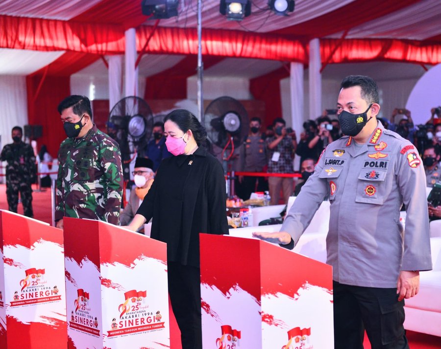 Tinjau Vaksinasi Massal Akabri 96, Kapolri: Terus Bekerja Keras Tanggu