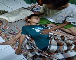 GARA ANAK BERANTEM SEORANG BAPAK MENGANIAYA ANAK TETANGANYA